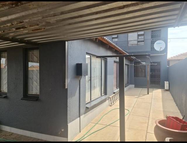 3 BEDROOM HOUSE FOR SALE IN PROTEA GLEN